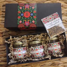   Exkluzív mézválogatás ajándékcsomag, matyó mintás fekete díszdobozban