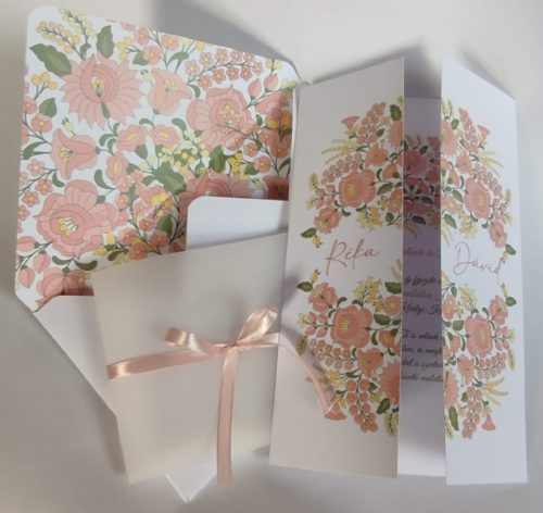 Kalocsai mintás esküvői meghívó, rózsaszín, középen nyíló