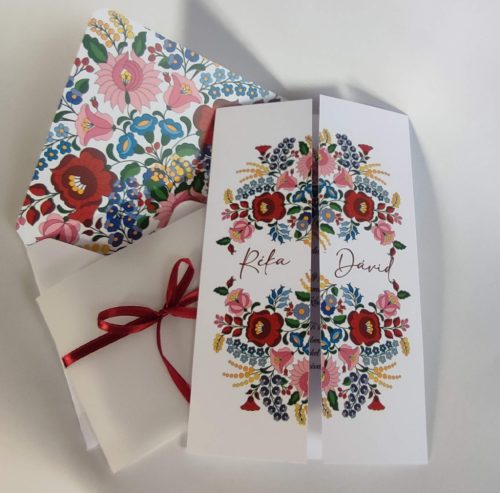 Esküvői meghívó kalocsai mintával, középen nyíló