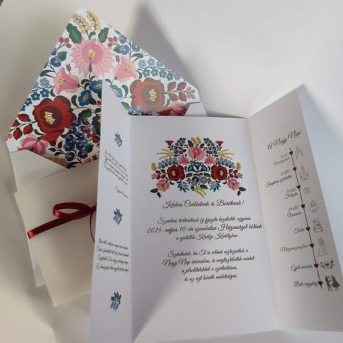 Esküvői meghívó kalocsai mintával, középen nyíló