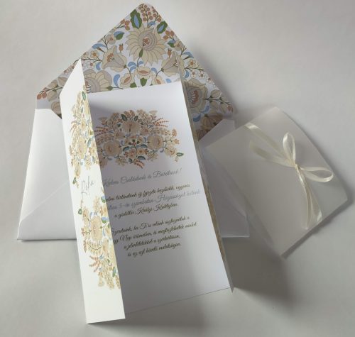 Kalocsai mintás esküvői meghívó, krémszínű, középen nyíló
