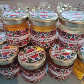 Miniméz esküvői vendégajándék, Matyó mintával.