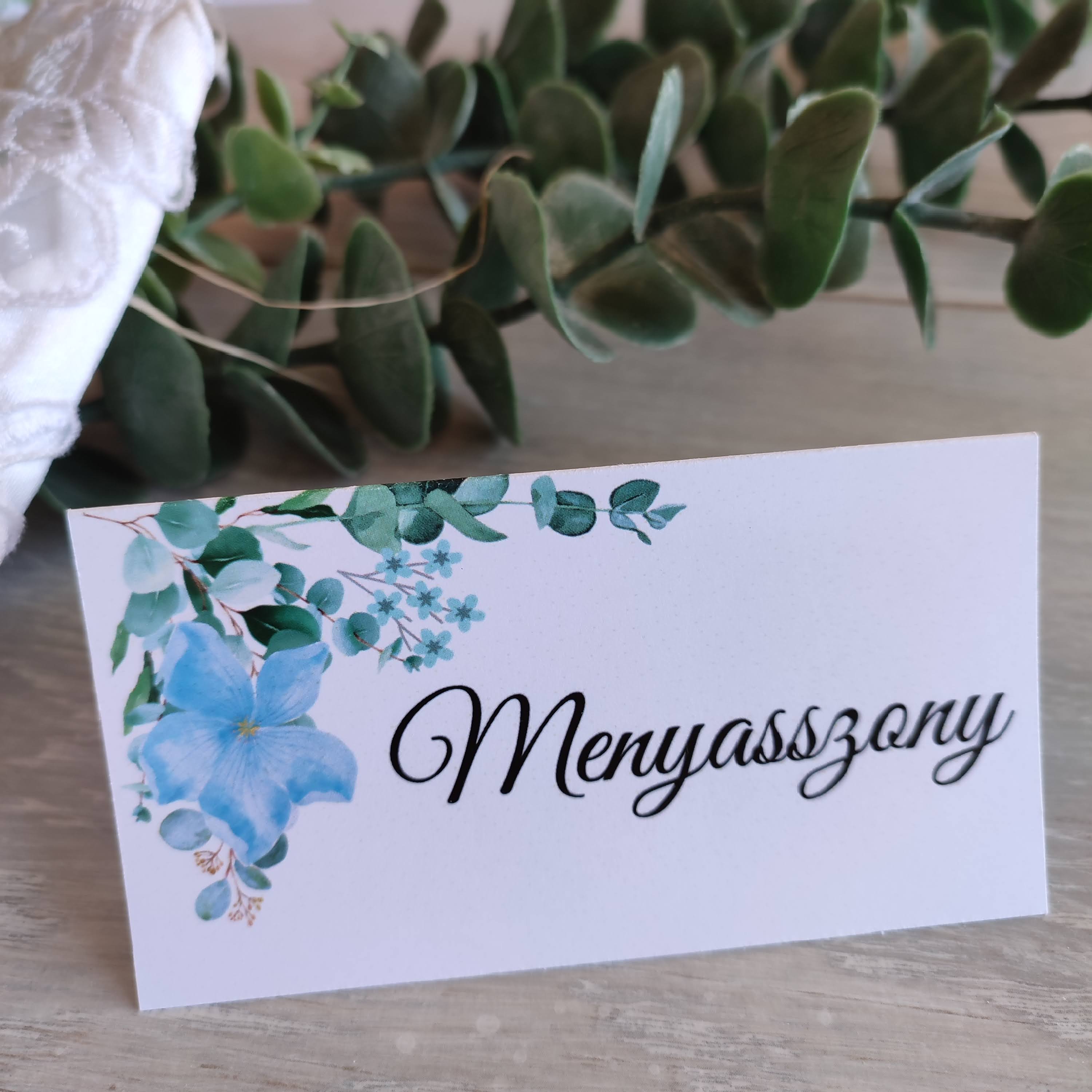 Kékvirágos esküvői ültetőkártya